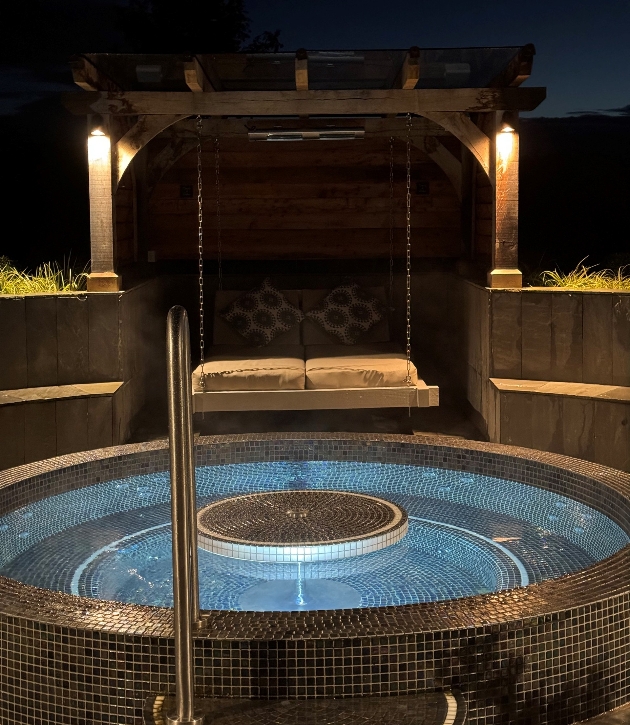 hot tub by night